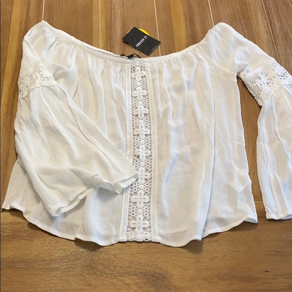 Forever 21 Tops - 🍄 3/$15 Forever 21 off the shoulder blouse